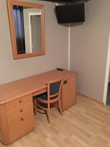Hôtel pour 8 personnes, avec jardin à Cravant