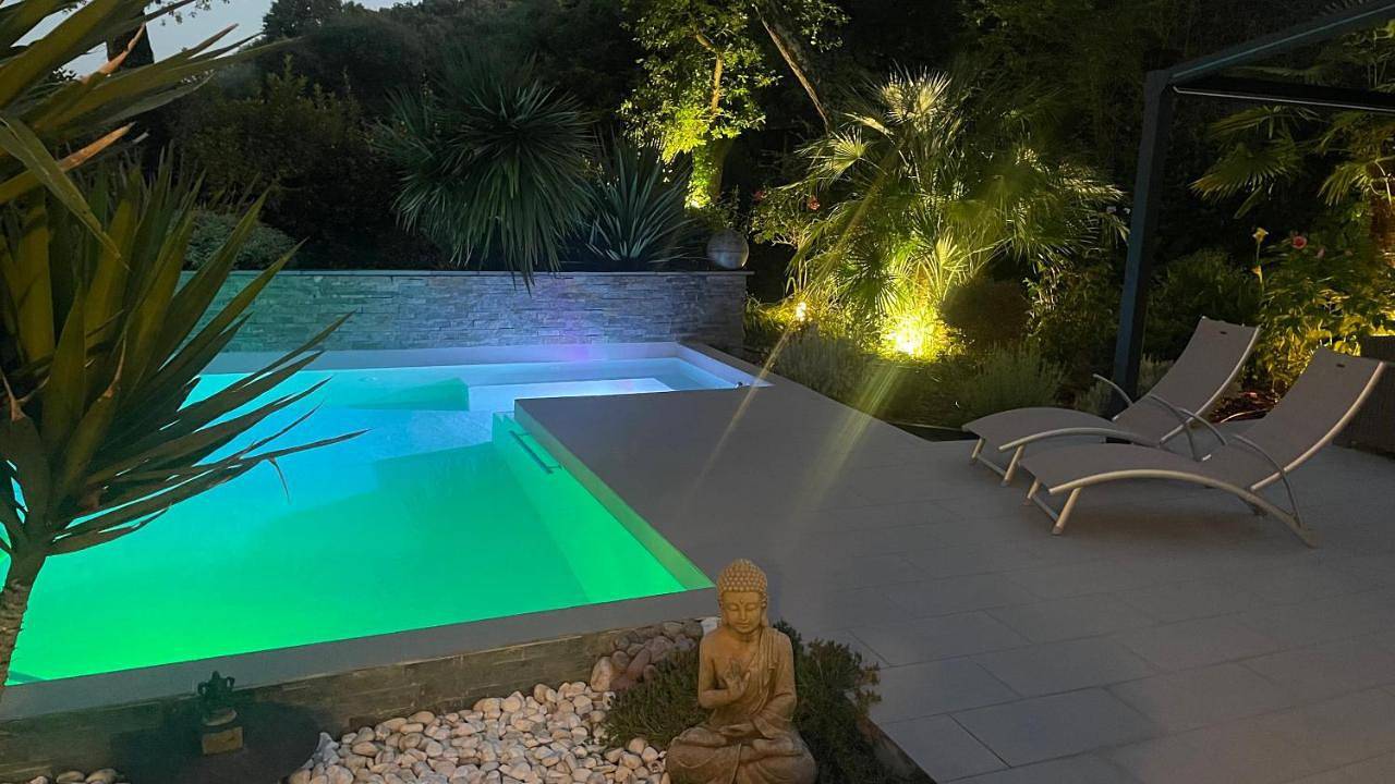 Villa standing piscine privée en écrin de verdure in Mérignac, Région de Bordeaux