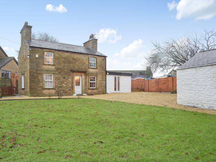 Cottage for 8 people, with garden, with pets in Lancashire