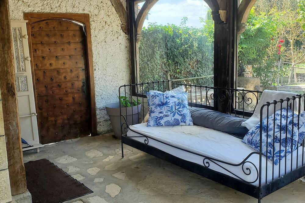 Studio Privé au Coeur des Vignobles du Sud-ouest Avec Piscine et Jacuzzi in Aurensan, Gers