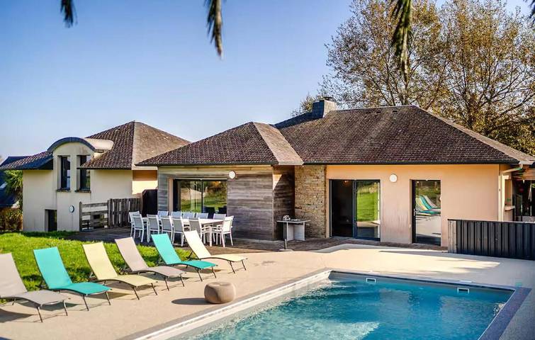 Maison de vacances pour 15 personnes, avec jardin et piscine, animaux acceptés