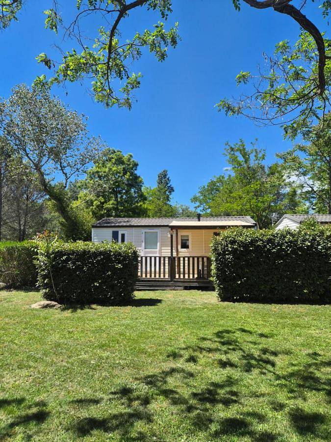 Ferienhaus für 6 Personen, mit Terrasse und Garten sowie Kinderpool und Pool