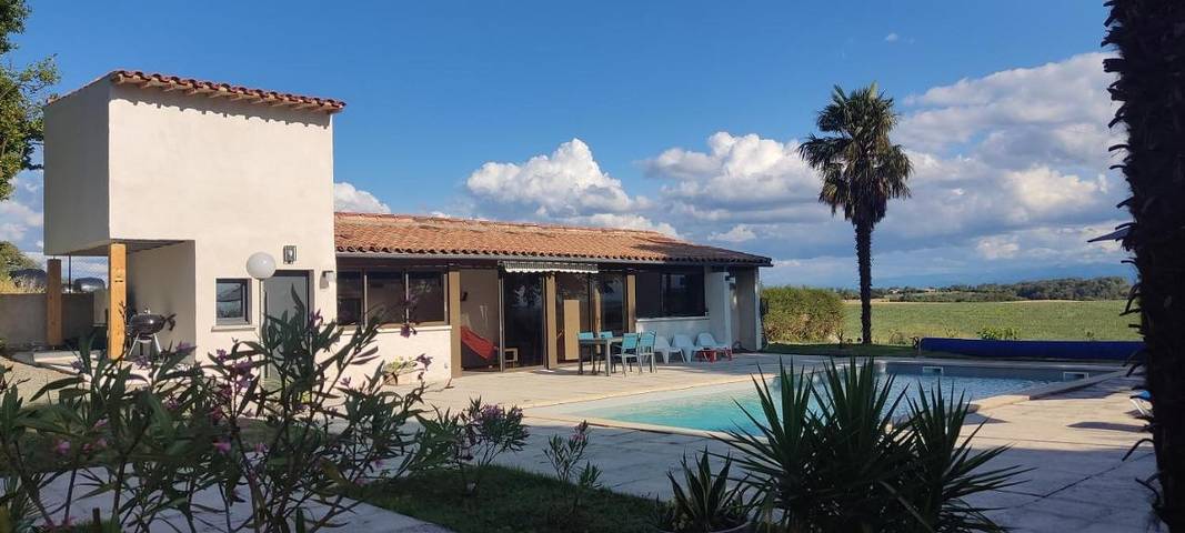 Location de vacances pour 11 personnes, avec piscine et terrasse ainsi que jardin et vue dans Esperce - 2