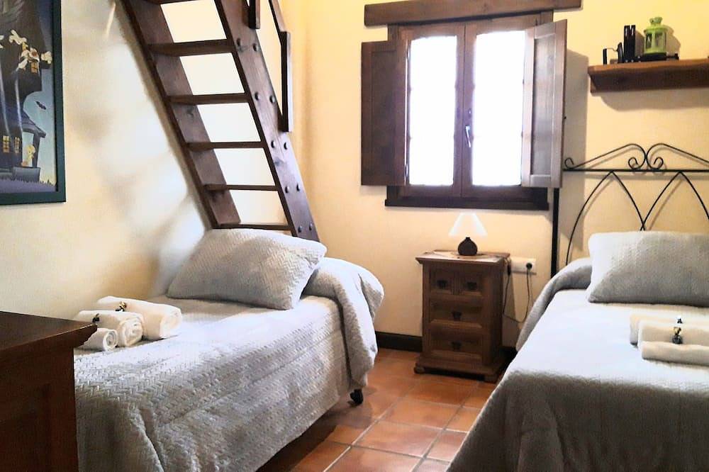 ☆☆☆☆☆House whith private pool, enjoy and relax between the sea and the mountains in Casabermeja, Provincia de Málaga