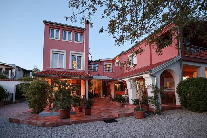 Villa pour 10 personnes, avec jardin et vue à Drage (Pakoštane)