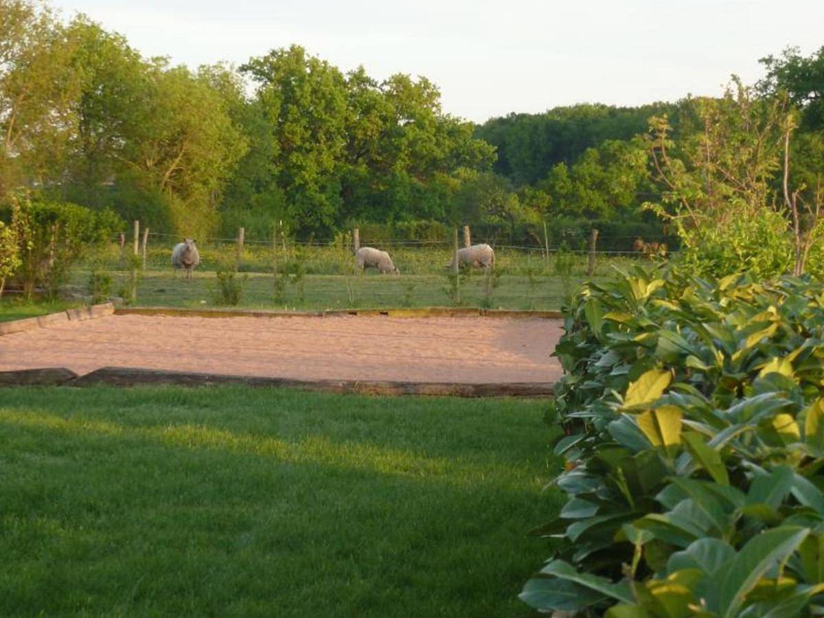 Gîte champêtre avec climatisation et jardin en Auvergne - Fr-1-489-227 in Le Bouchaud, Région de Vichy
