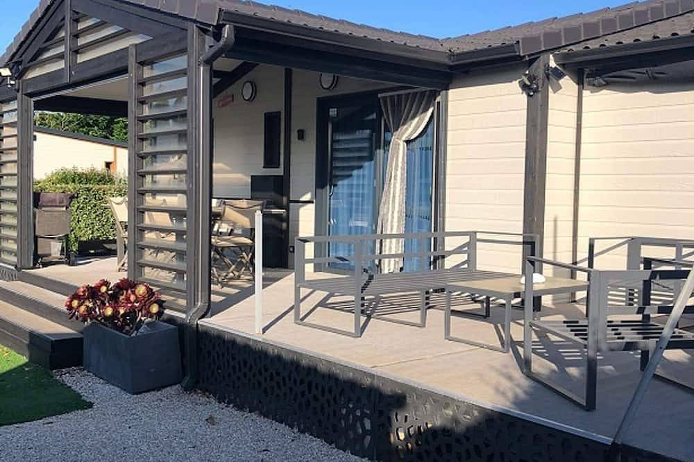Chalet de Madera con 3Habs, 2Baños, Piscinas Climatizadas y Toques de Lujo Cercano a la Playa in Pomérols, Côte d'Améthyste