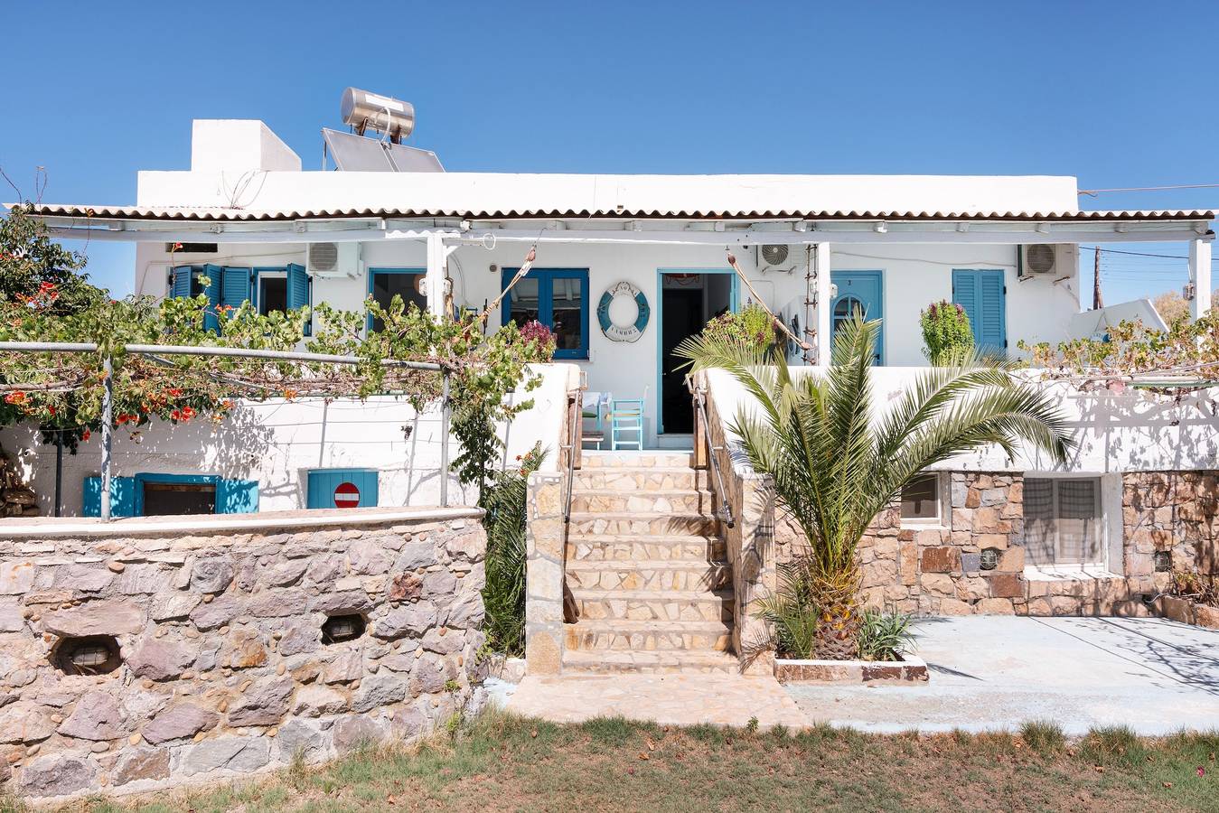 Casa de vacaciones 'Beachfront Lampis Dolphin 3' con vistas a la montaña, Wi-Fi y aire acondicionado in Archipiélago del Dodecaneso