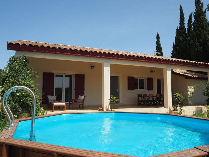 Location de vacances pour 6 personnes, avec Jardin et Piscine à Domazan