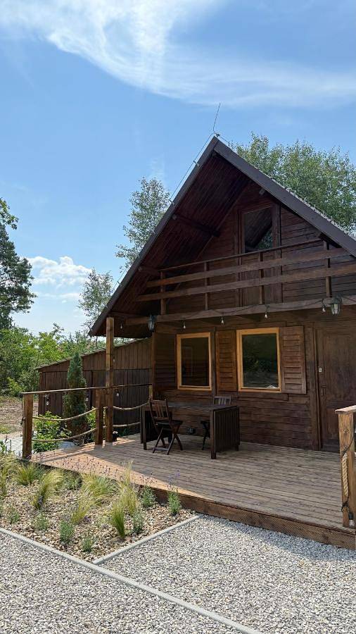 Domek letniskowy dla 4 osób, z balkon i widok oraz ogród w Województwo łódzkie