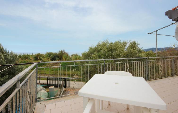 Ganze Ferienwohnung, Apartment mit Meerblick, WLAN, TV, Parkplatz und Küche – 900 m zum Strand in Casal Velino, Cilento Coast