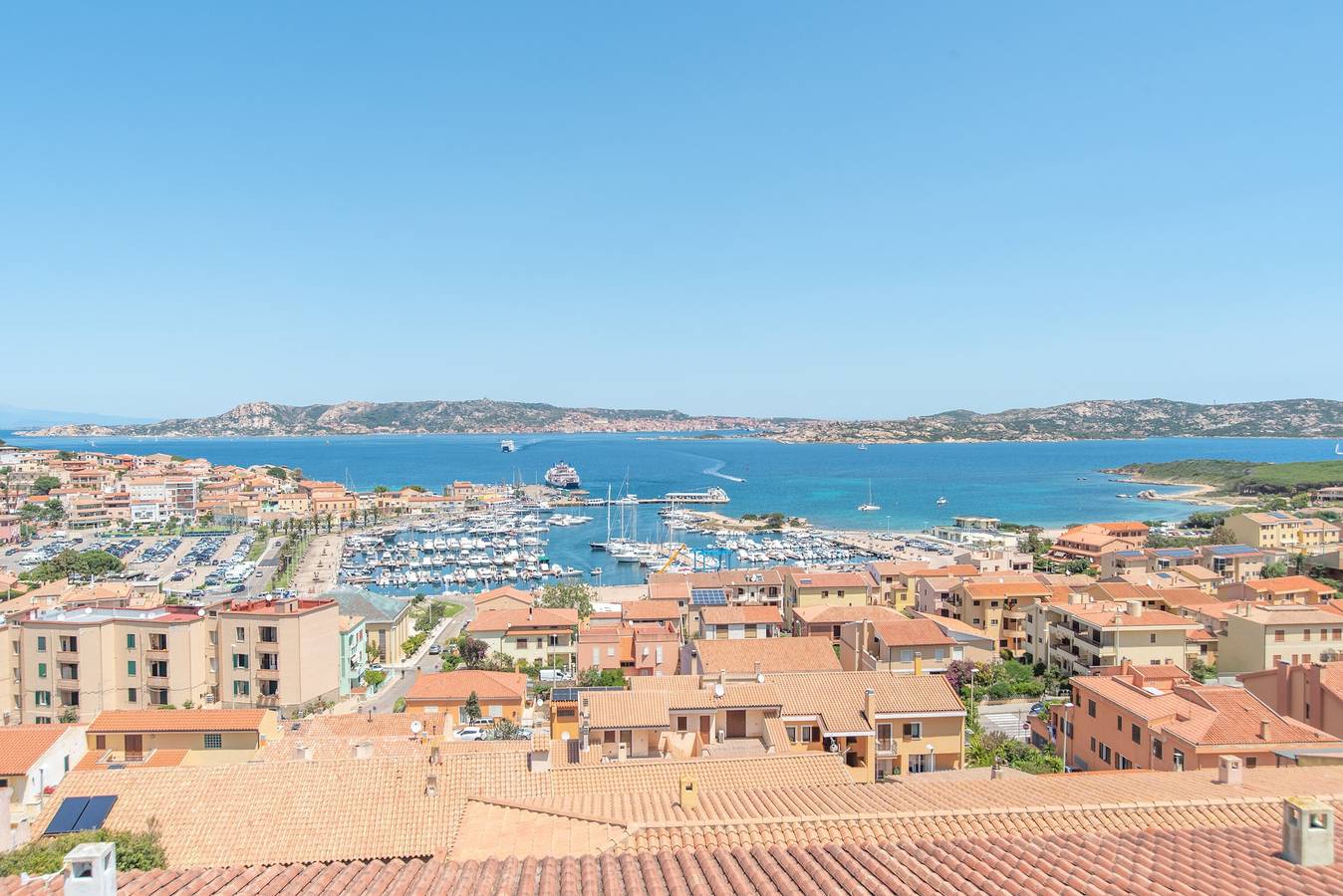 Appartement entier, Appartement avec vue panoramique sur la mer et terrasse ; animaux admis  in Palau (town), Palau (Sardaigne)