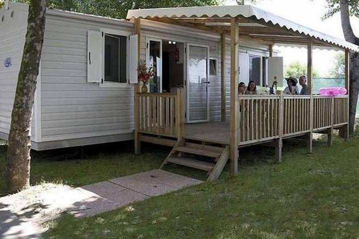 Ferienhaus für 5 Personen, mit Terrasse und Pool