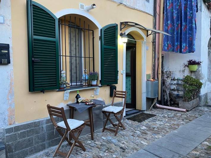 Gîte pour 4 personnes, avec vue et terrasse, animaux acceptés à Pompeiana