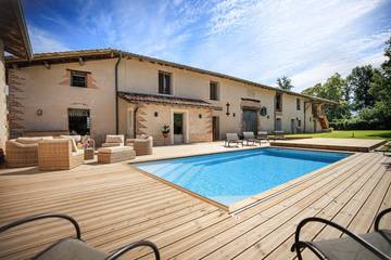 Gîte pour 8 personnes, avec terrasse ainsi que piscine et jardin à Bâgé-la-Ville