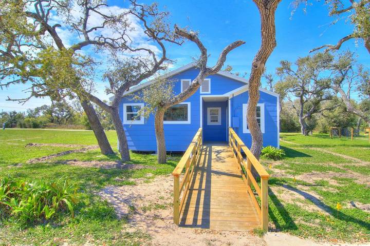 Vacation rental for 10 people, with yard in Texas Gulf Coast