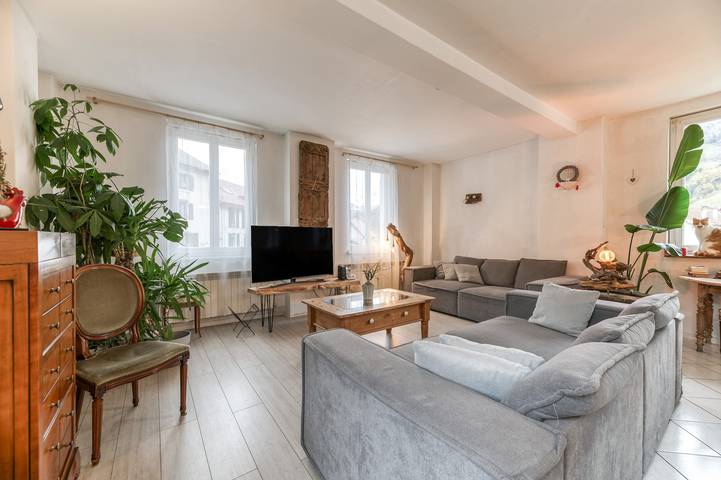 Vakantiehuis "Jacuzzi-Sauna Station 7 Laux" met Privé Terras, Gedeelde Tuin & Wifi in Theys, Isère