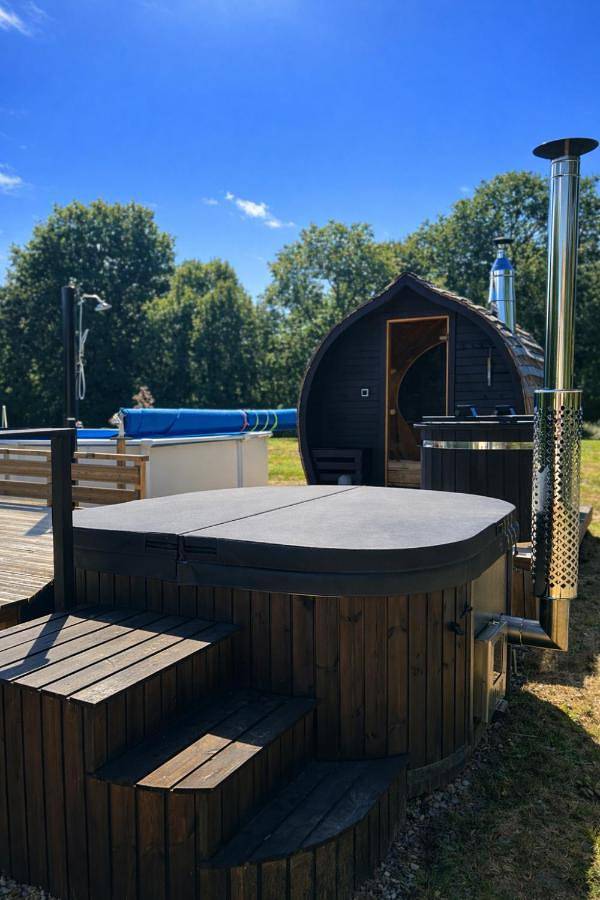 Raya Sunshine Wellness Retreat - Hot Tub & Sauna in Luchapt, Vienne (France)