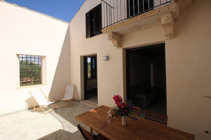 Agriturismo per 7 persone, con balcone in Partinico
