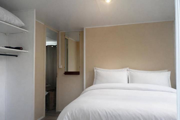 Camping pour 4 personnes, avec terrasse à La Crau - 4