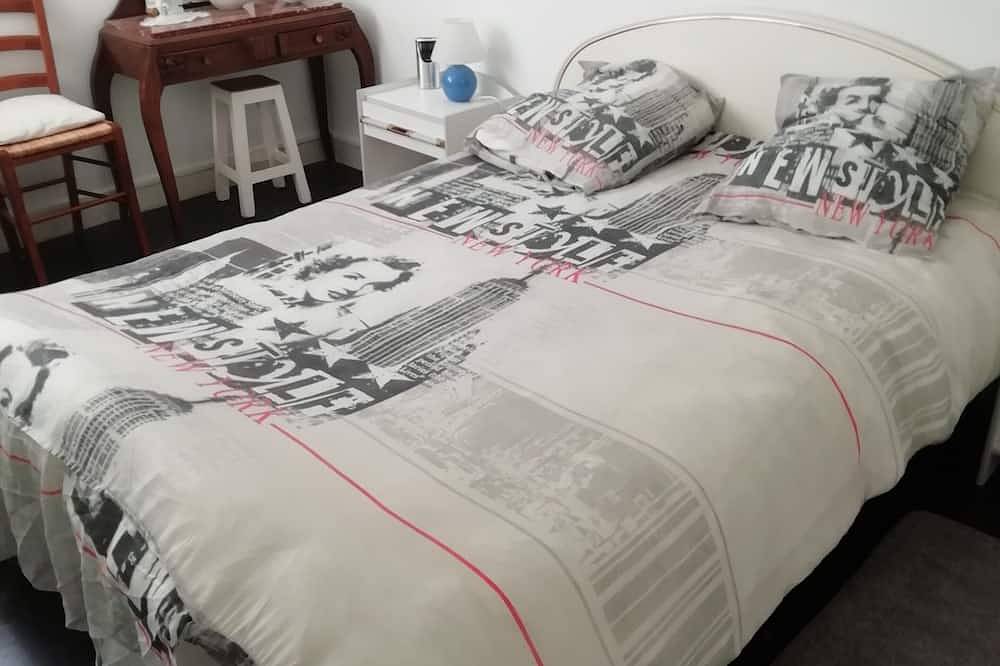 Entire apartment, Apartment on the ground floor over-high (8 steps) in Le Mans, Sarthe