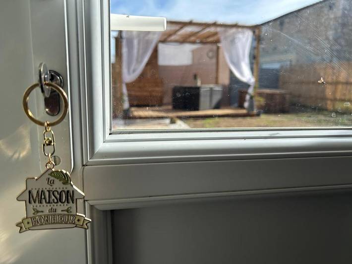 Location de vacances pour 2 personnes, avec jacuzzi et jardin à Marans - 3