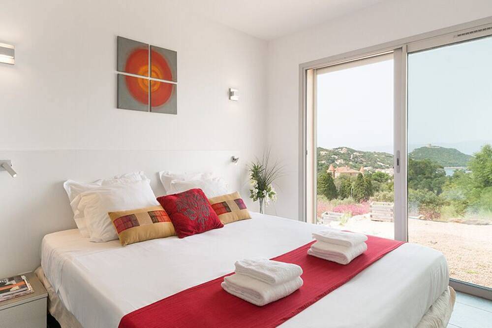 Villa U Scudu, piscine, vue sur la baie, 6 personnes, 3 chambres in Campomoro, Belvédère-Campomoro