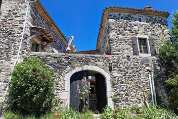 Agriturismo pour 8 personnes, avec sauna et jardin à Lussas