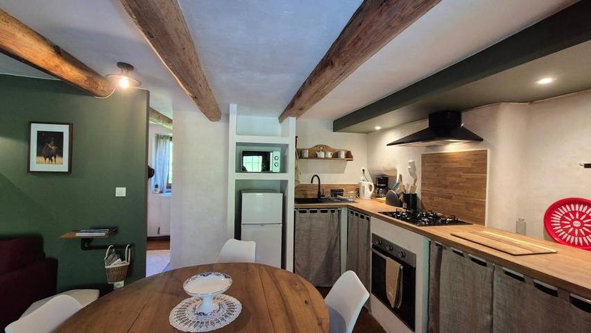Gîte pour 4 personnes, avec Terrasse ainsi que Jardin et Vue à Méolans-Revel - 4