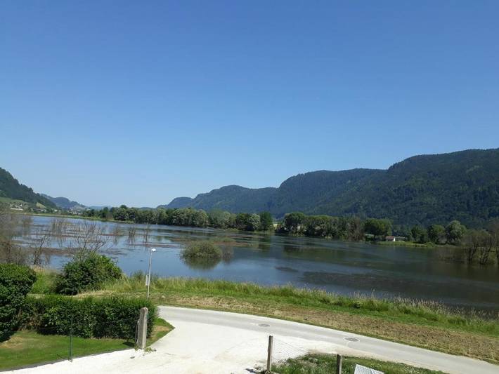 Ferienwohnung für 3 Personen, mit Balkon und Terrasse sowie Garten und Seeblick