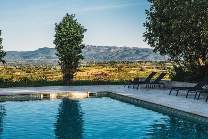 Chambre d’hôte pour 2 personnes, avec Terrasse et Jardin ainsi que Piscine et Vue