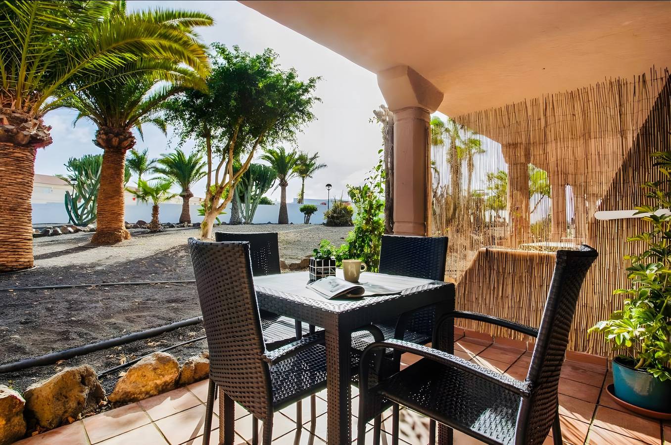 Ganze Wohnung, Apartment 'Coral Bliss' mit Gemeinschaftspool, privater Terrasse und Wlan in Corralejo, La Oliva