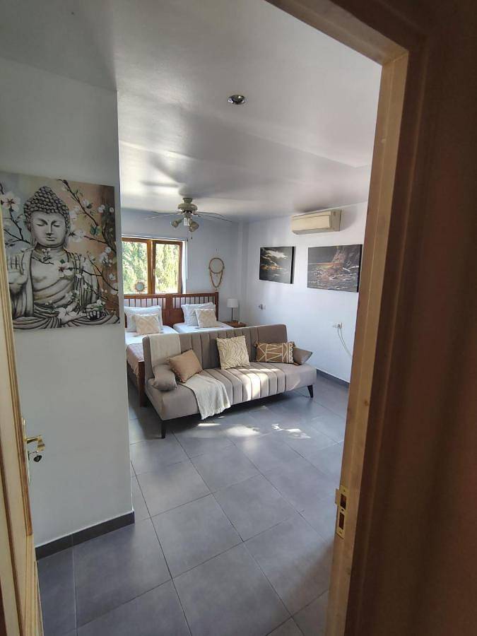 Casa de huéspuedes para 2 personas, con piscina además de jacuzzi y terraza en Torrox