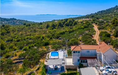 Ferienhaus für 8 Personen, mit Terrasse in Primosten