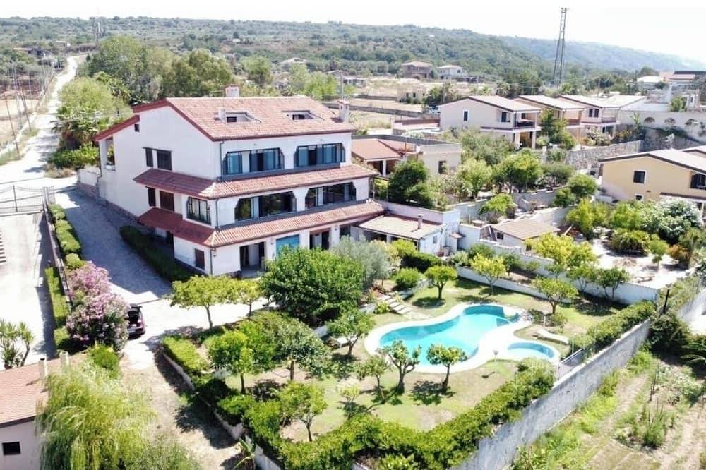 Appartamento intero, Beautiful sea view with pool & 2 bathrooms, on 100m2, pets welcome! in Zambrone, Provincia di Vibo Valentia