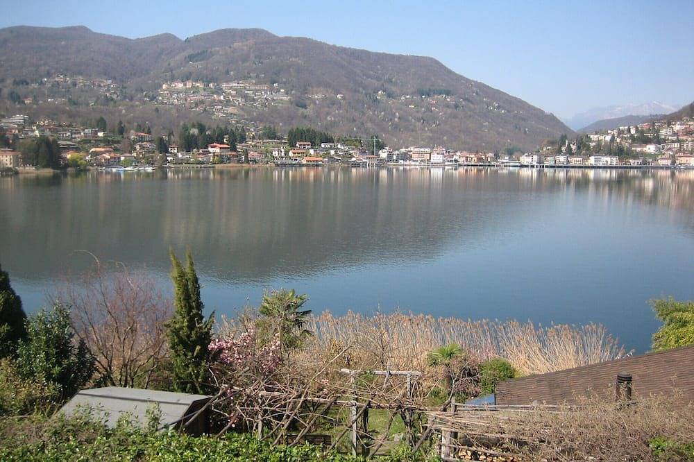 Ganze Wohnung, Moderne, comfortable Loft-Wohnung, direkt am See und Monte Caslano gelegen. in Caslano, Luganersee (Italien)