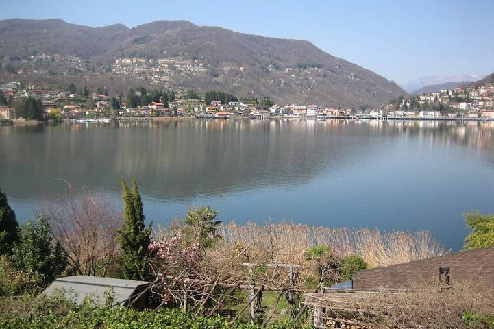 Ferienwohnung für 2 Personen, mit Balkon und Garten sowie Pool und Whirlpool in Caslano
