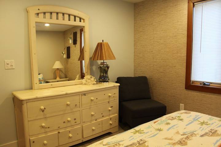 Vacation rental for 12 people, with yard and balcony in Fire Island