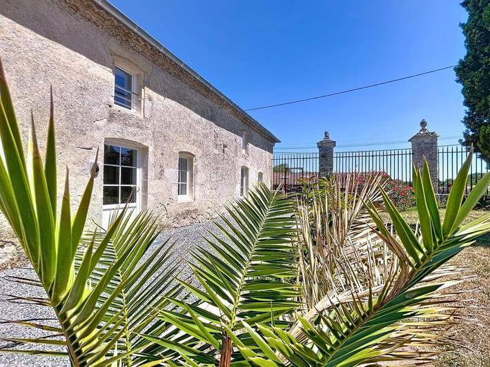 Gîte pour 4 personnes, avec terrasse, animaux acceptés à Anglade