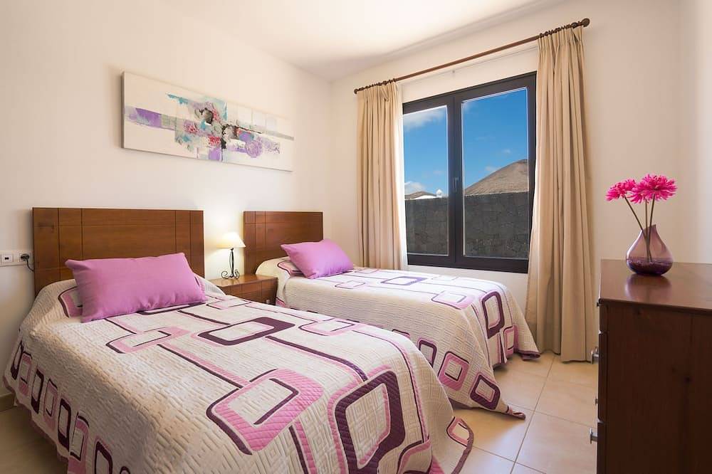 Villa Clara, zona tranquila en Tías con piscina privada, climatizada y barbacoa. in Tías, Lanzarote