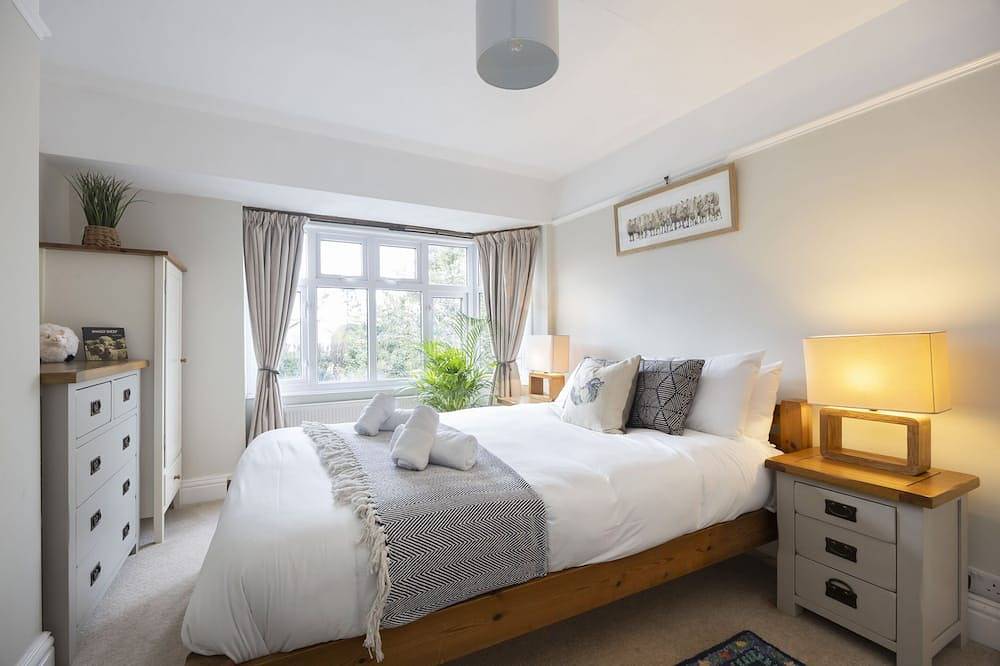 Lovely 2-Bed Home right by Cheltenham Race Course in Cheltenham, Gloucestershire