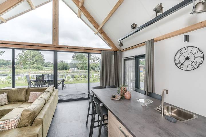 Charmantes 6-Personen-Bauernhaus mit Klimaanlage an einem Teich im Parc de Kievit in Baarle-Nassau, Nordbrabant
