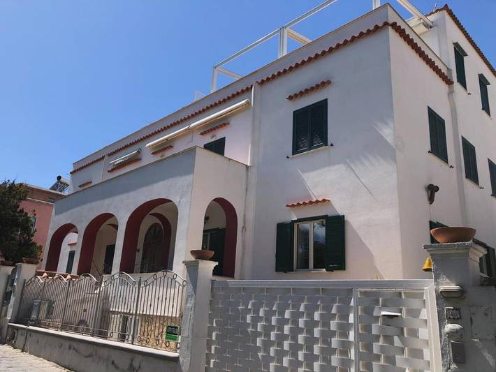 Location de vacances pour 11 personnes, avec jardin et vue dans Ischia Porto - 2