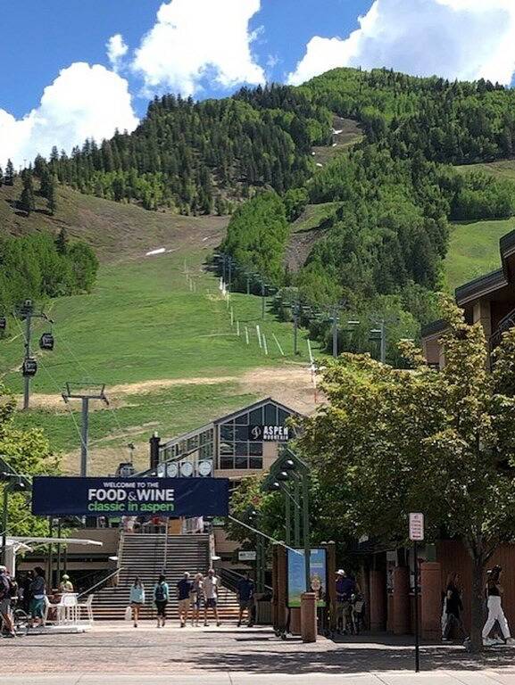 Holiday rental for 4 people, with pool and balcony as well as hot tub in Aspen