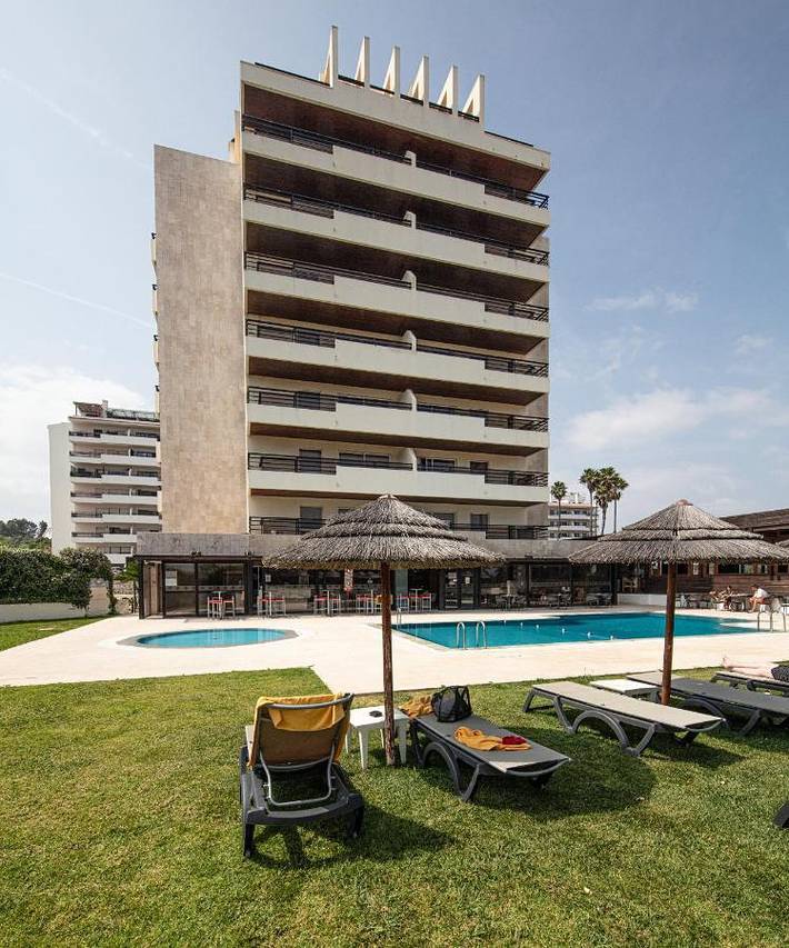 Aparthotel para 2 pessoas, com vista e jardim e ainda piscina infantil and piscina em Portimão
