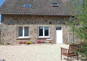 Gîte pour 4 personnes, avec terrasse ainsi que jacuzzi et piscine, animaux acceptés à Mantilly