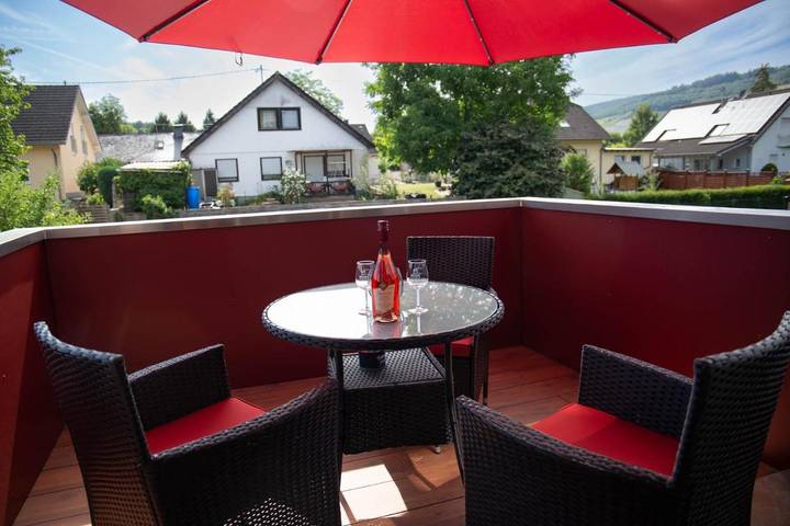 Ferienwohnung für 3 Personen, mit Balkon und Terrasse in Wolf