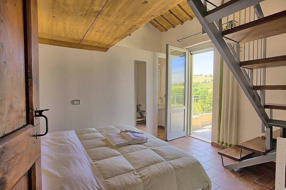 Villa Accordo: A characteristic and welcoming two-story villa surrounded by the greenery, with Free Wi-Fi. in Ostra, Ancona Provinz