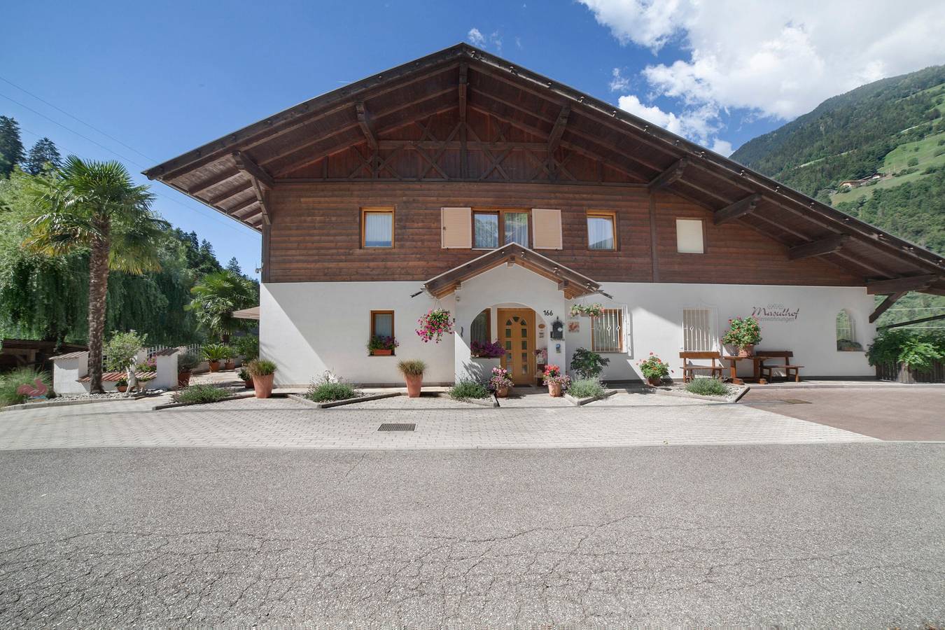 Ganze Wohnung, Apartment "Veilchen" mit Bergblick, Pool, Wlan, Balkon und Garten in Saltaus, Riffian
