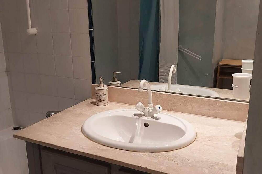 Château des Gipieres,à côté des thermes de Montbun, et du centre bien être. <br> in Montbrun-les-Bains, Région de nyons